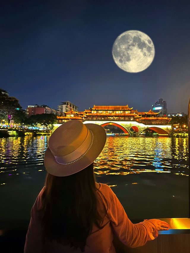 夜遊錦江，成都真的好浪漫。