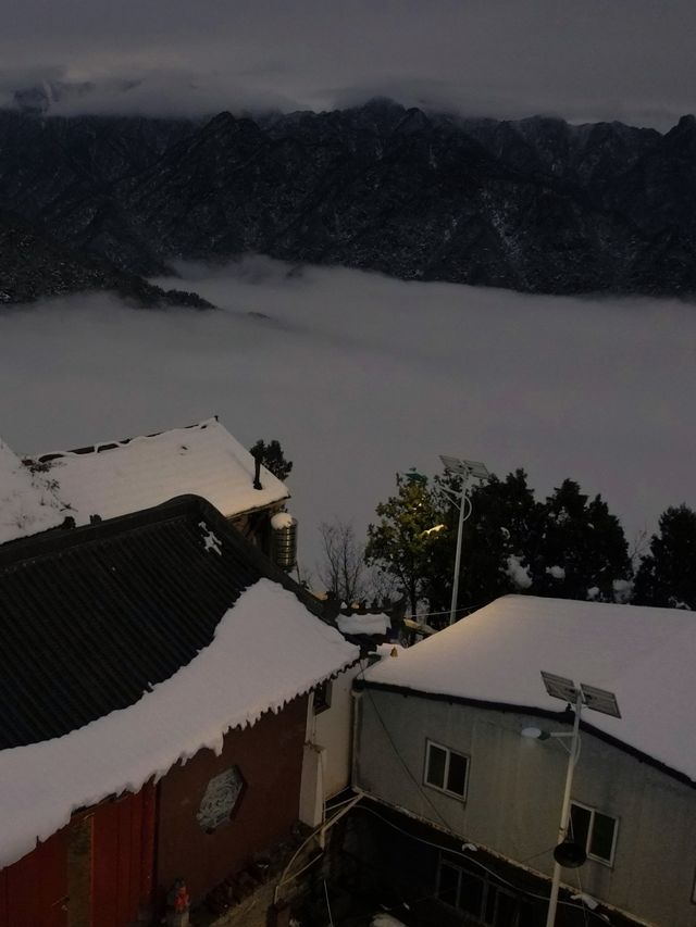 打卡陝西版的「雲頂天宮」。