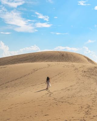 "Japan's Mysterious Desert: Tottori Sand Dunes, a Natural Wonder!" 