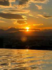 SORANO HOTEL恆溫泳池驚見富士山夕照！在東京邊陲泡出夢幻山岳倒影