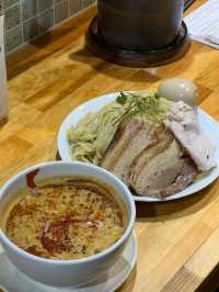 大阪梅田拉麵秘境｜めん屋こがね 一碗雙味的味蕾冒險