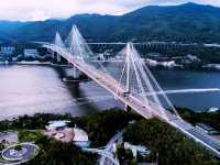 *【青馬大橋：香港の絶景を楽しむ絶好のスポット】**  
