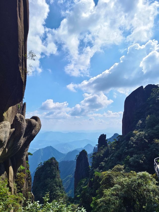 江西上饒三清山雲海撫過巨蟒的脊背