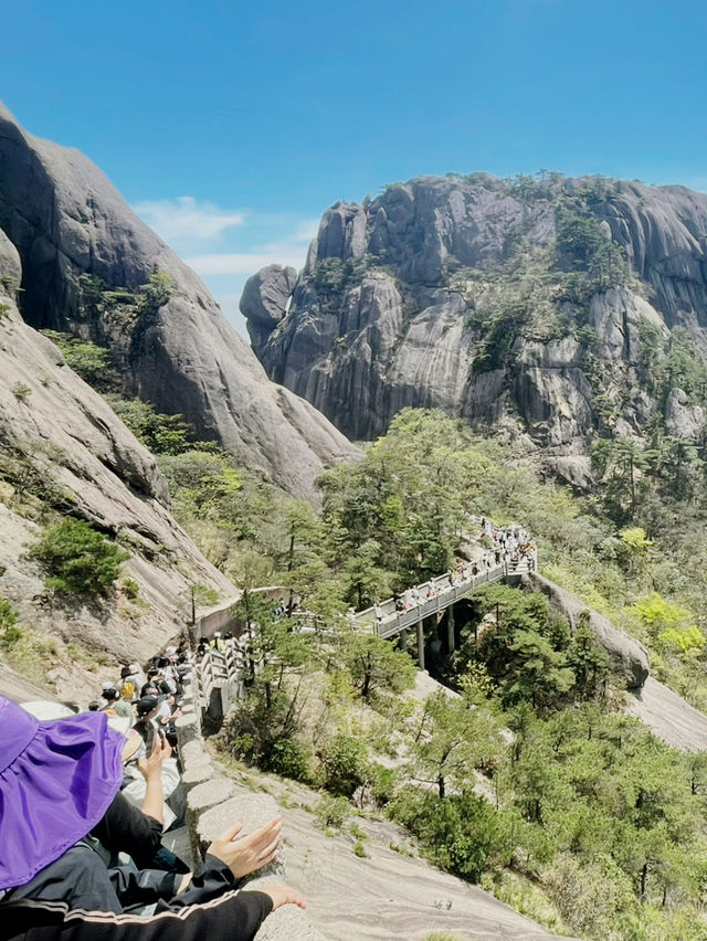 Scenic Peak Views of Huangshan ⛰️  