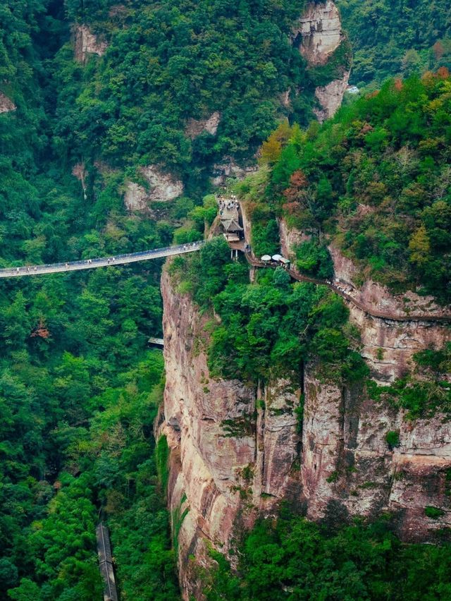 懸空棧道，心跳尖叫！峰巒疊嶂，姿態萬千是山水畫裡的真實場景