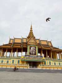 👑 Royal Palace Park Phnom Penh: Where Golden Spires Meet Tropical Dreams! 🌴