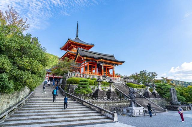 日本清水寺：懸於音羽山的千年舞台