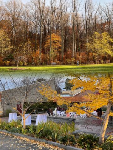 The Stunning Autumn Scenery of DMV Gardens, You Won't Stop Taking Beautiful Photos