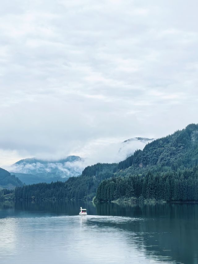 秋日泛舟雅女湖