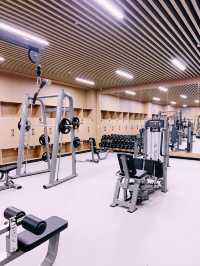 【海邊自律天堂！負一層藏了個健身王國】