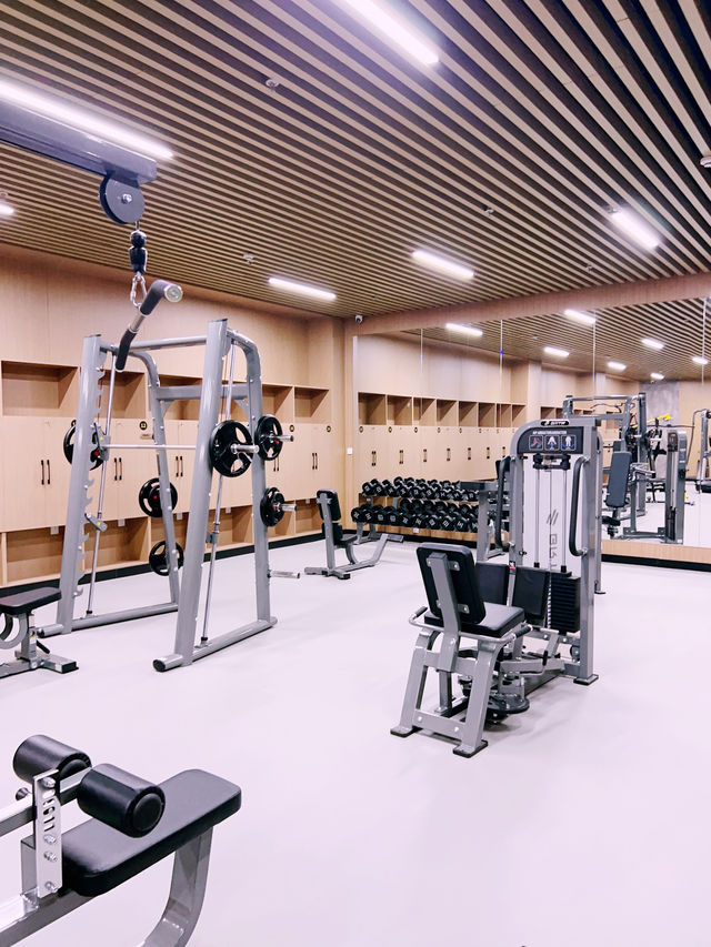 【海邊自律天堂！負一層藏了個健身王國】