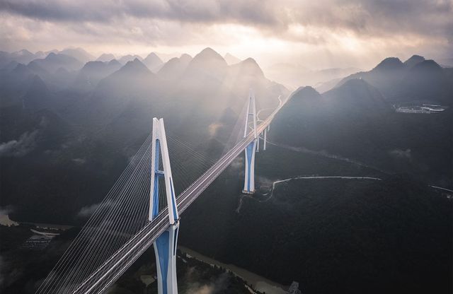 「貴州橋樑會魔法！穿越天際不是夢」