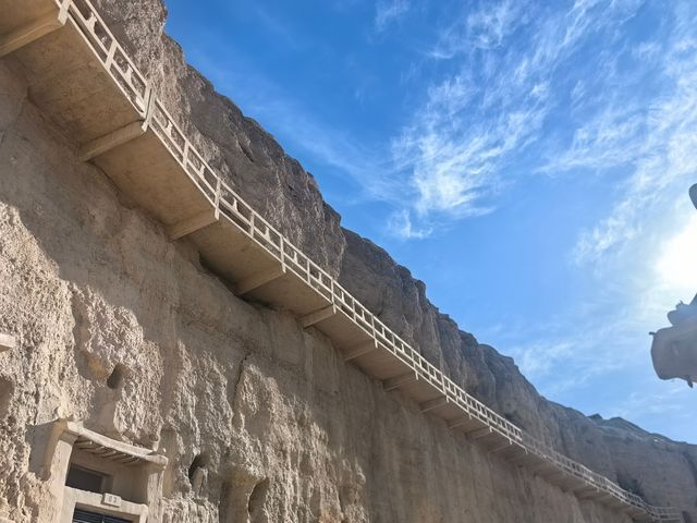 張掖+嘉峪關+敦煌8日遊：丹霞地貌的奇觀，敦煌文化的精髓