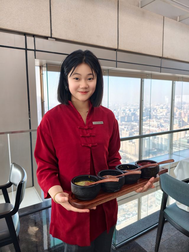 我想說，其實這個甜品車可以最早推上來