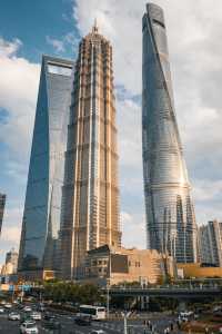 上海:一座融合之城,每次轉身都是新故事 在上海,古典園林的曲徑通幽與摩天樓的玻璃幕牆只隔著一個轉角