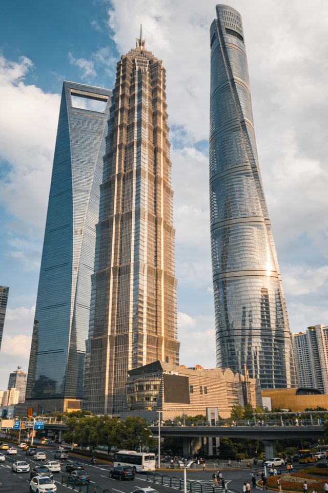 上海:一座融合之城,每次轉身都是新故事 在上海,古典園林的曲徑通幽與摩天樓的玻璃幕牆只隔著一個轉角 上海:一座融合之城,每次轉身都是新故事 在上海,古典園林的曲徑通幽與摩天樓的玻璃幕牆只隔著一個轉角