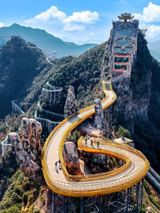 황금빛으로 빛나는 산책로, 이것이 바로 절강판 하늘의 성이다!