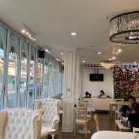 อร่อยล้ำพายชาไทย ดีต่อใจที่ร้านApril Brasseries