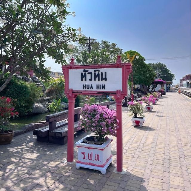 สถานีรถไฟหัวหิน แลนด์มาร์คสุดคลาสสิค ที่ห้ามพลาด