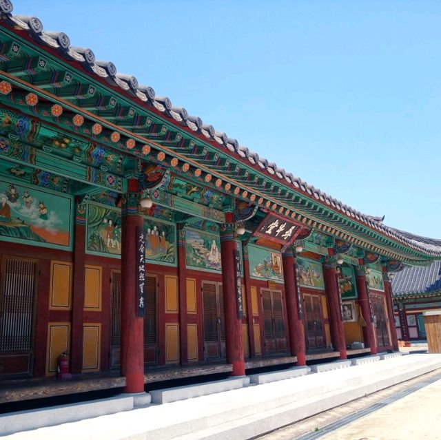 구미 금오산 금강사 대웅전 석조여레좌상에서 