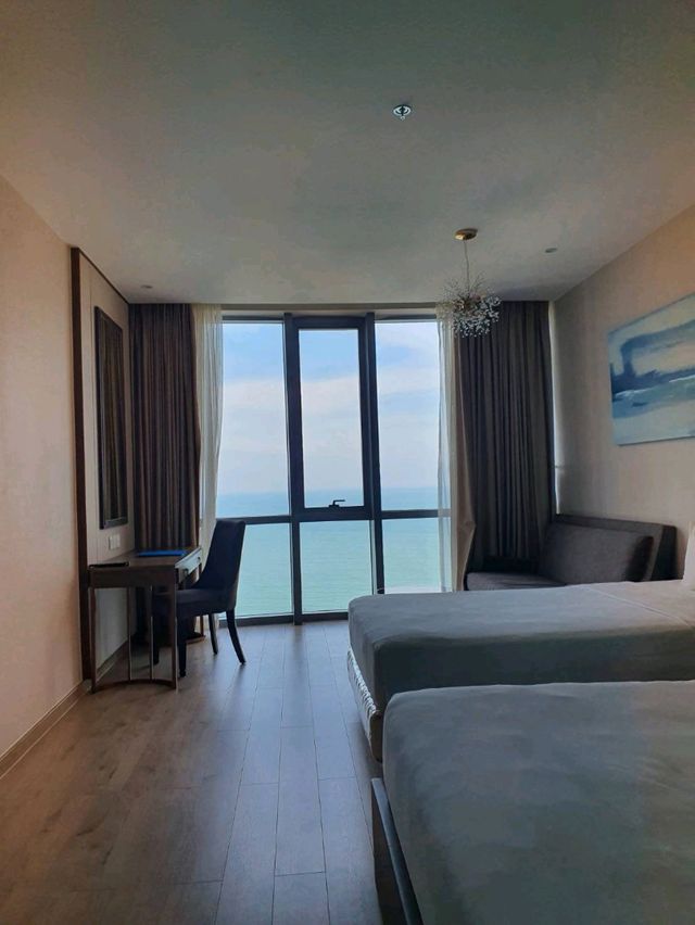 ที่พักวิวทะเลใจกลางเมืองญาจาง holi Panorama Nha Trang