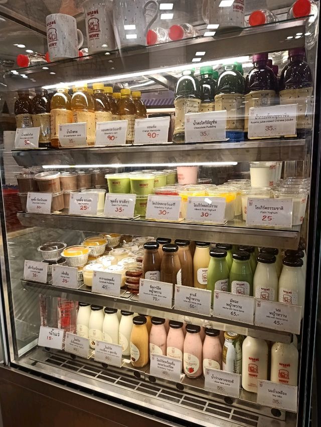 ตำนานความหวานร้านมนต์นมสด