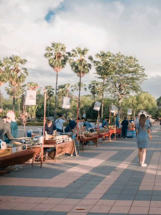 เดินตลาดพื้นเมืองที่รวมของสุโขทัยไว้ที่นี่