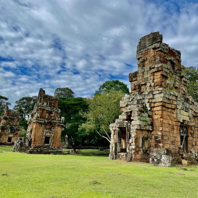 Prasat Suor Prat - the 12 Towers