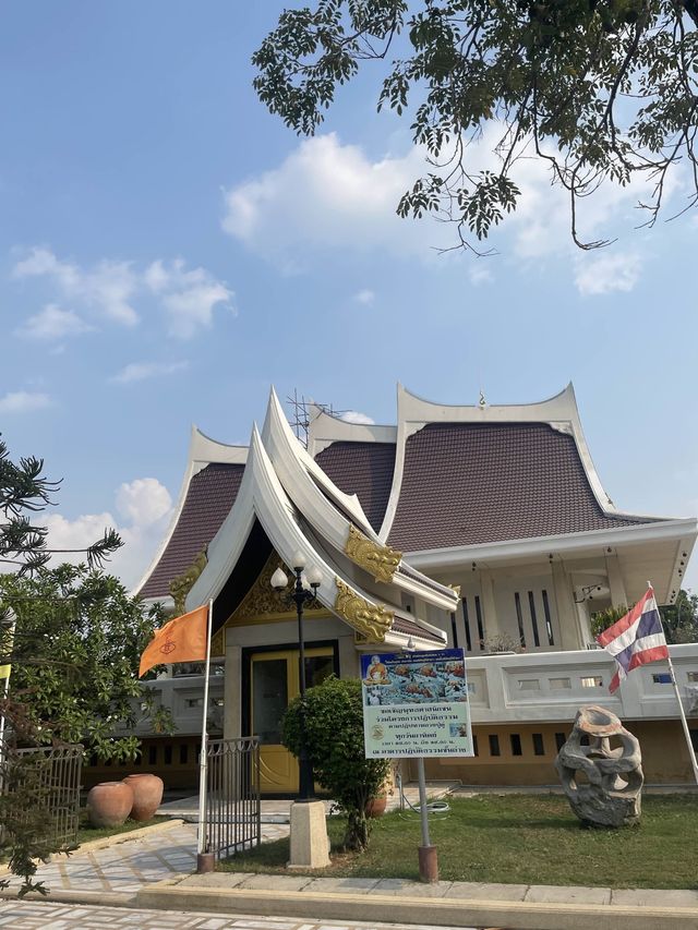 กราบสักการะหลวงปู่ดู่ เกจิดังอยุธยา