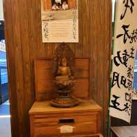 融入在大須商店街的現代神社【萬松寺】