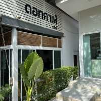 DOT Cafe ร้านกาแฟเล็ก นั่งชิล