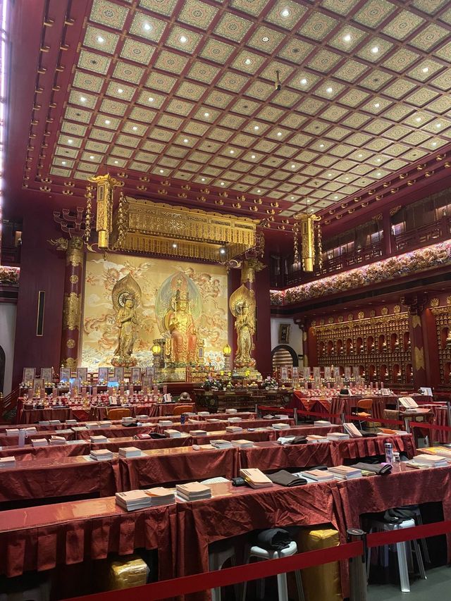 ขอพรที่ Buddha Tooth Relic Temple