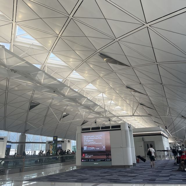 香港機場真係好大🤣