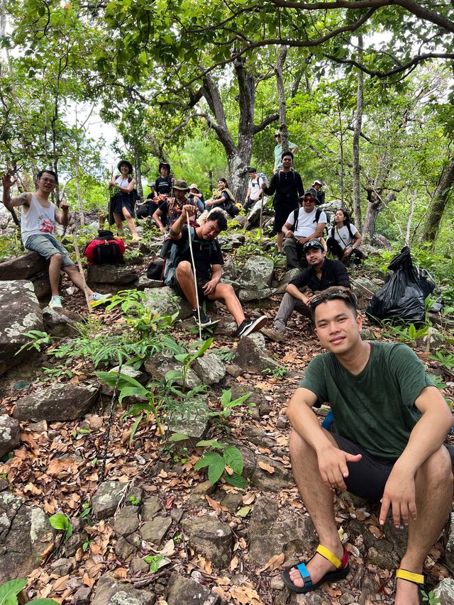 เดินป่าหาล่าทางช้างเผือกและทะเลหมอกที่น้ำตกกวงโตน