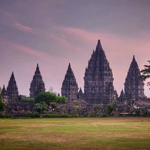วัดปรัมบานัม วัดฮินดูใหญ่ที่สุดในอินโดนีเซีย 