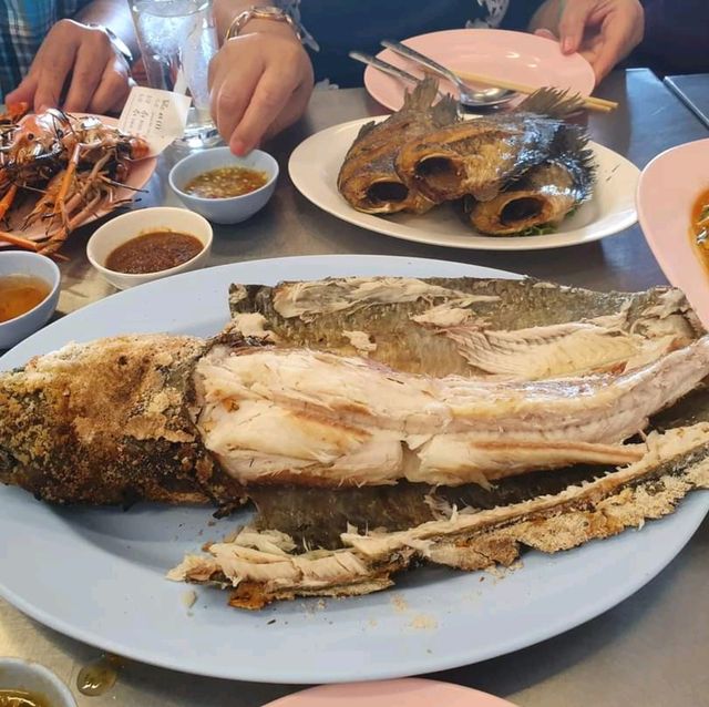 大城府 Ayutthaya 推薦💜海鮮市場好有名的大頭蝦
