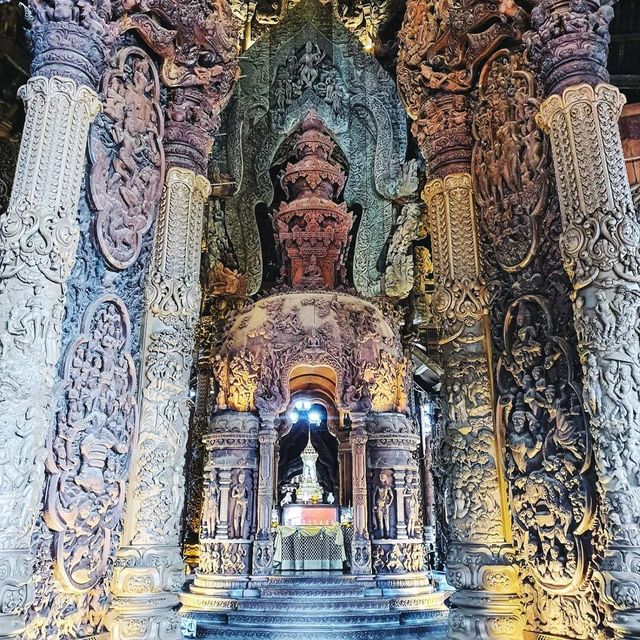 ปราสาทไม้ริมทะเล