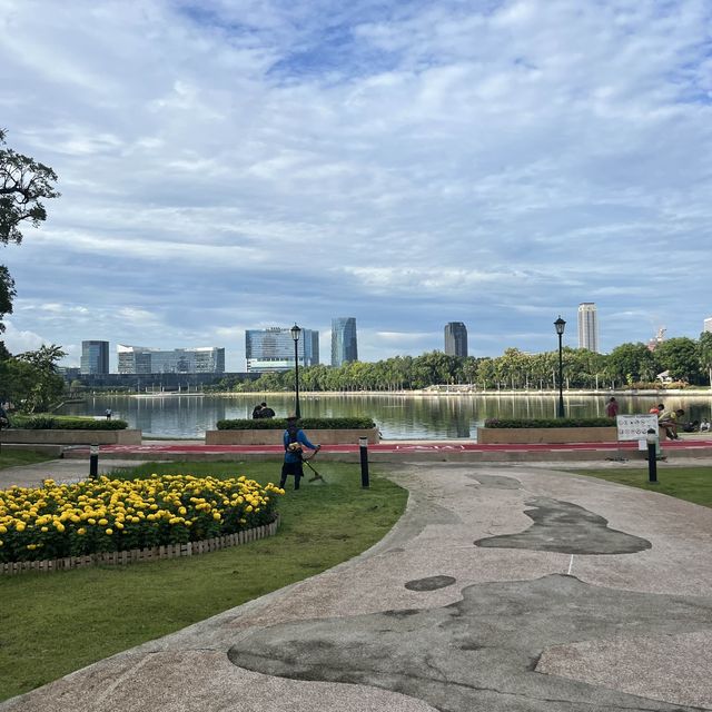 【タイ】都会のど真ん中に現れる癒しの公園