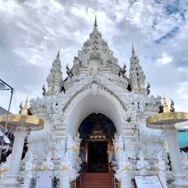 Wat San Pa Yang Luang, Lamphun Province.