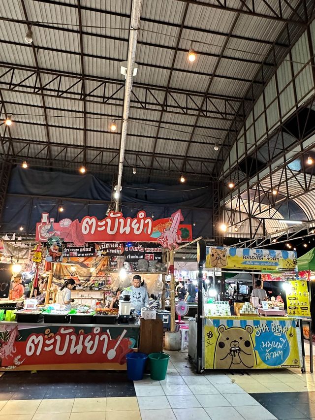 ถนนคนเดินตลาดนัดเซนทริค