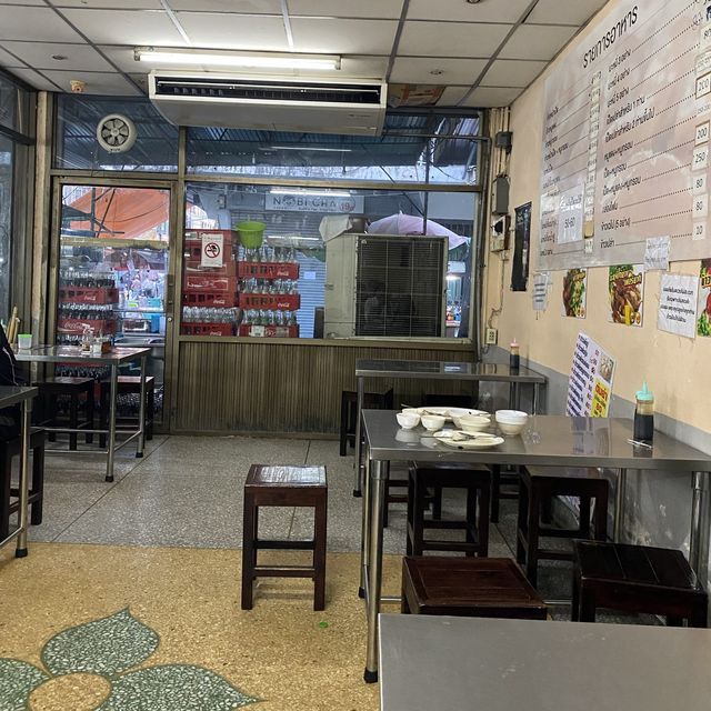 ข้าวมันไก่เจ๊อ้วน 🐔 ร้านในตำนานแห่งตลาดบางเขน