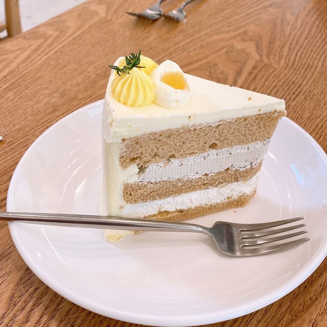 【クアラルンプール】中心街から少し離れた隠れ家おしゃれカフェ🍰