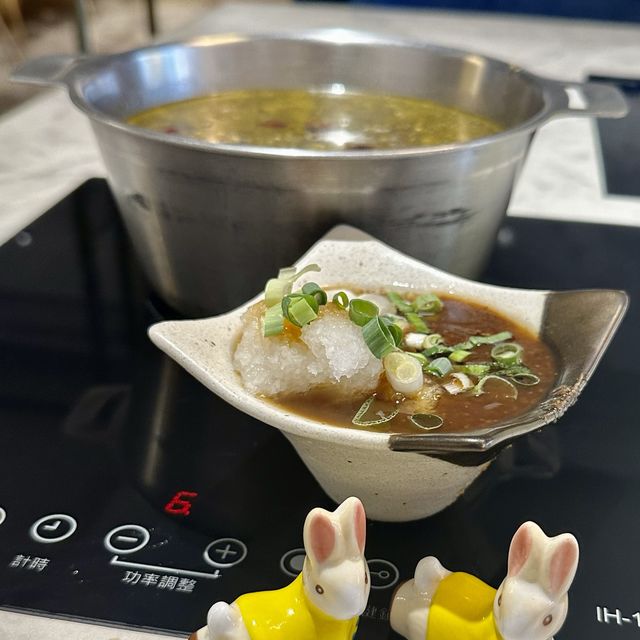 三重市仁愛街（哈帕時尚火鍋）酸菜魚.非吃不可