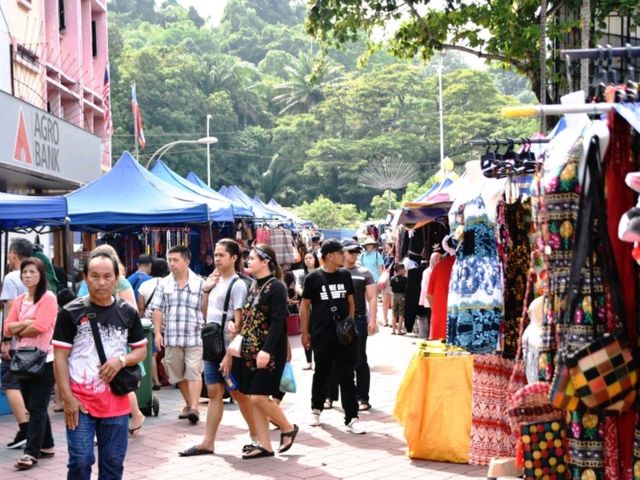 코타키나발루 가야스트리트에서는 일요일마다 선데이마켓 Sunday Market 이 열린다.