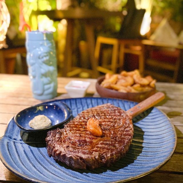 《🌴大坑亞熱帶渡假風餐廳｜安格斯肉眼扒 + 必食椰子菠蘿雪糕🍦》