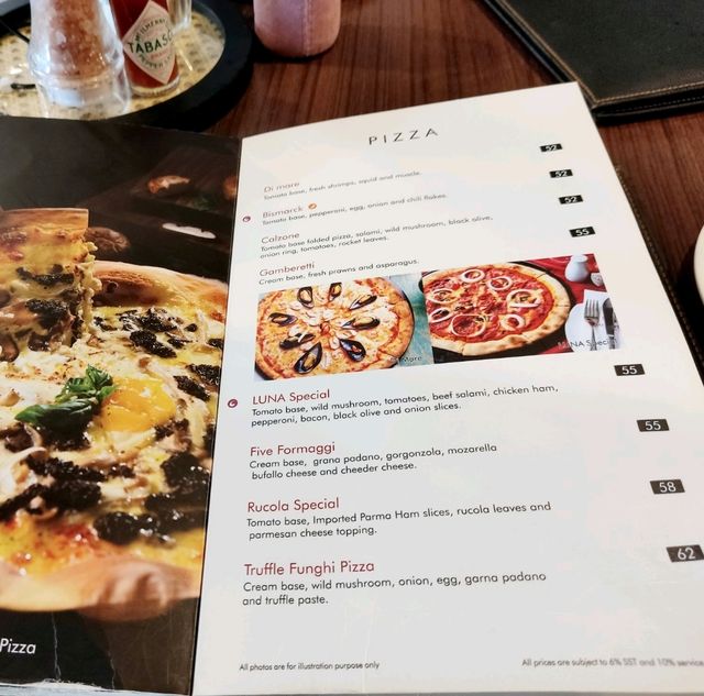 The Best Gigantic Truffle Funghi Pizza 🍕 
