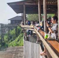 ก๋วยเตี๋ยวห้อยขา บ้านจ่าโบ่ 