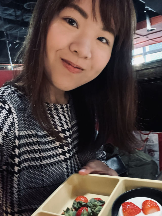 台北市 草莓吃到飽辛巴適麻辣鍋