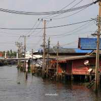 นั่งเรือ ไหว้พระ นั่งชิลล์คาเฟ่ คลองอ้อมนนท์