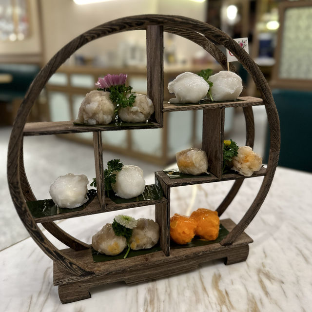 特色四格滋味鍋．足料火鍋湯底